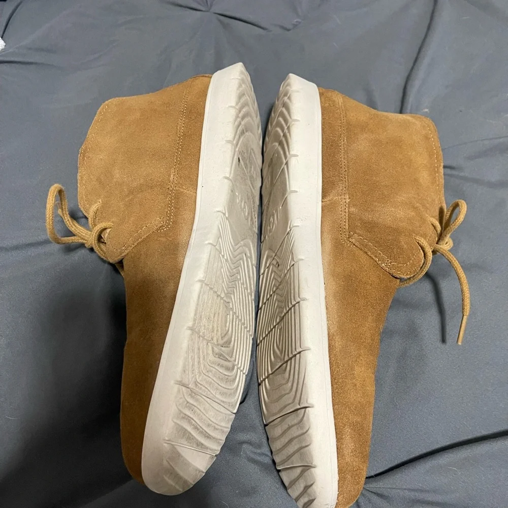 UGG Dustin chukka treadliteTan Suede Chukka Boots